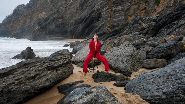 What are the benefits of adopting green energy solutions for UK businesses?